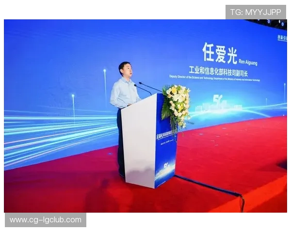 以舞台中央足球为核心展开的极限运动表演创新与视觉艺术融合探索